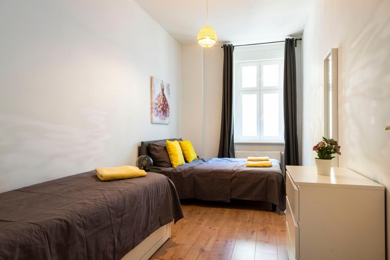Freshly Renovated 2Br&Lr+Walk-In Rainshower Apartamento Berlim Exterior foto
